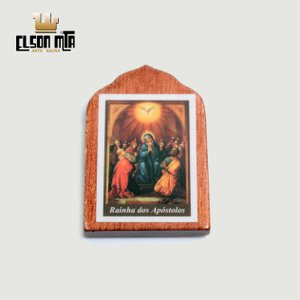 Adesivo Rainha dos Apóstolos 5x3 cm Madei...