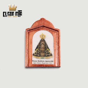 Adesivo Aparecida 5x3,5 cm Madeira Acabam...